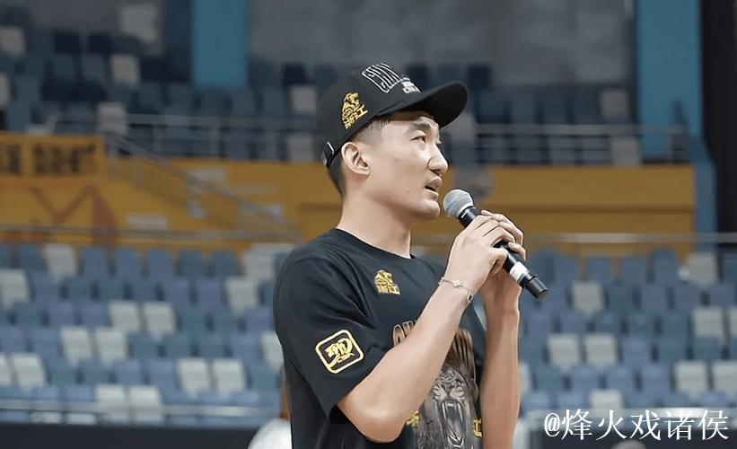 孙铭徽情绪低落！拒绝布朗示好，两场仅得13分，王博面临困局